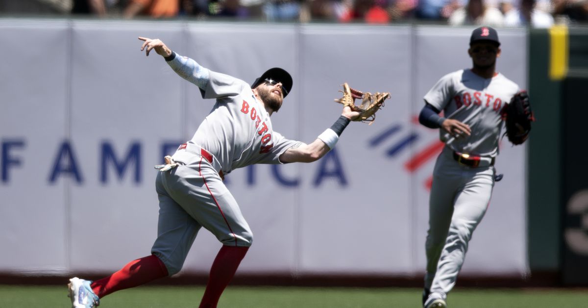 Red Sox 2, Giants 3: Another late-inning rally falls short