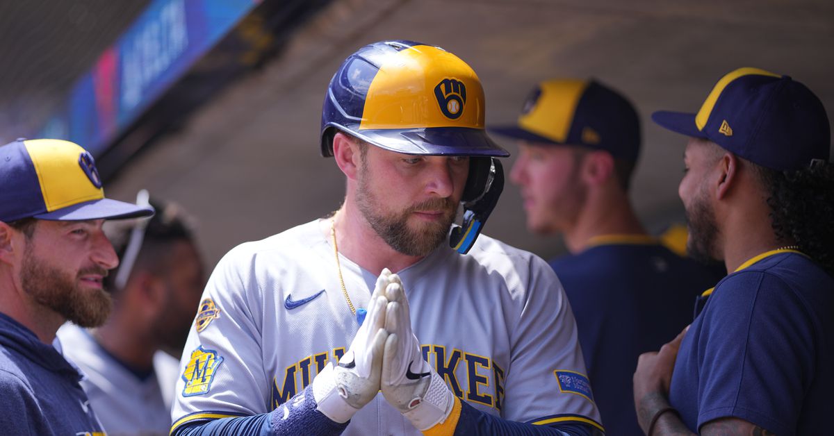 Brewers hold on for tense 9-8 victory to sweep Twins