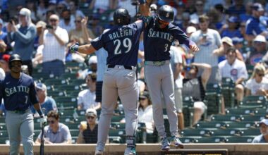 Mariners make it rain baseballs in the sun, win 14-6 over Cubs