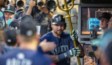 Mariners launch four home runs, beat Twins 11-2