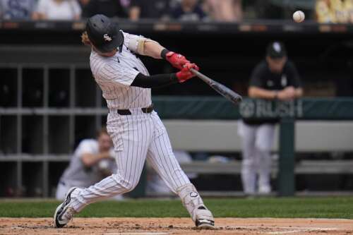 Elko hits 2-run HR, Houser pitches 6 strong innings as White Sox beat Royals 4-1