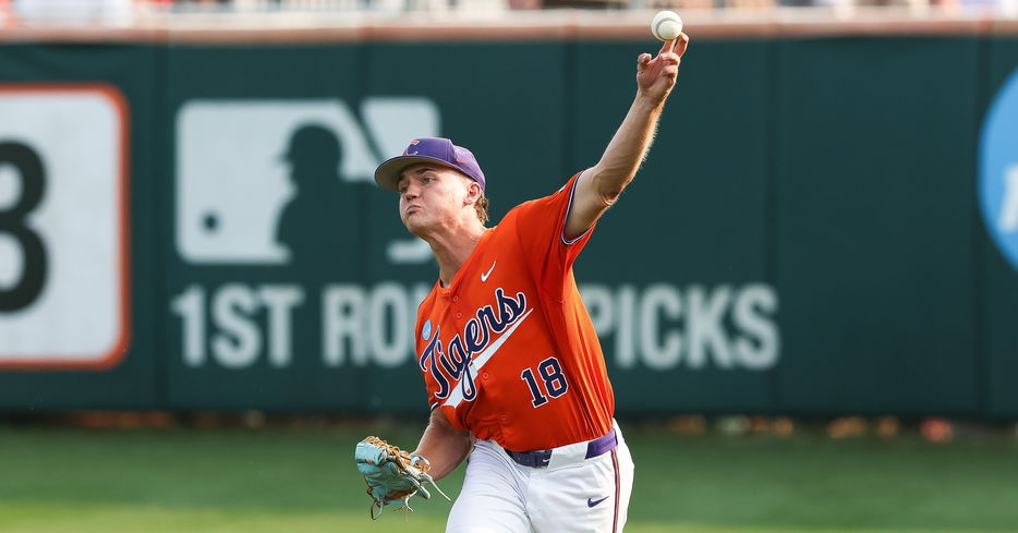 Wentworth announced a commitment to Oklahoma State.