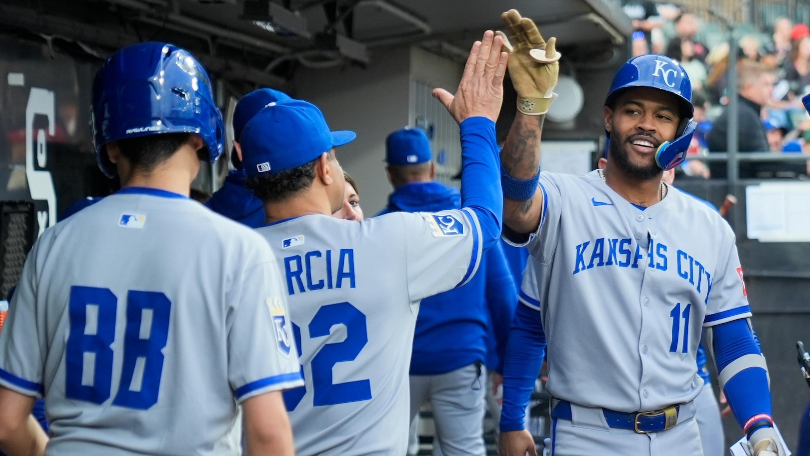 Robert drives in 3 runs as the White Sox beat the Royals 7-2