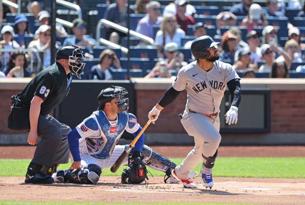 Jasson Domínguez hits a home run during the Yankees-Mets game on July 4, 2025. 