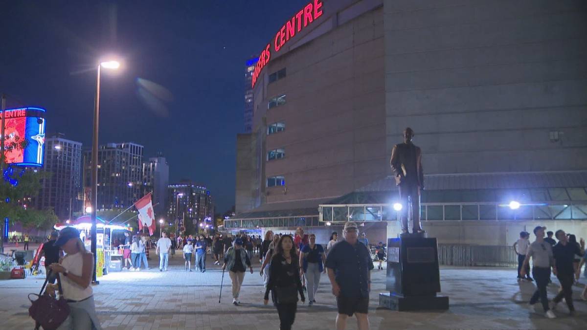 Click to play video: 'Toronto Blue Jays break franchise record, winning streak continues'