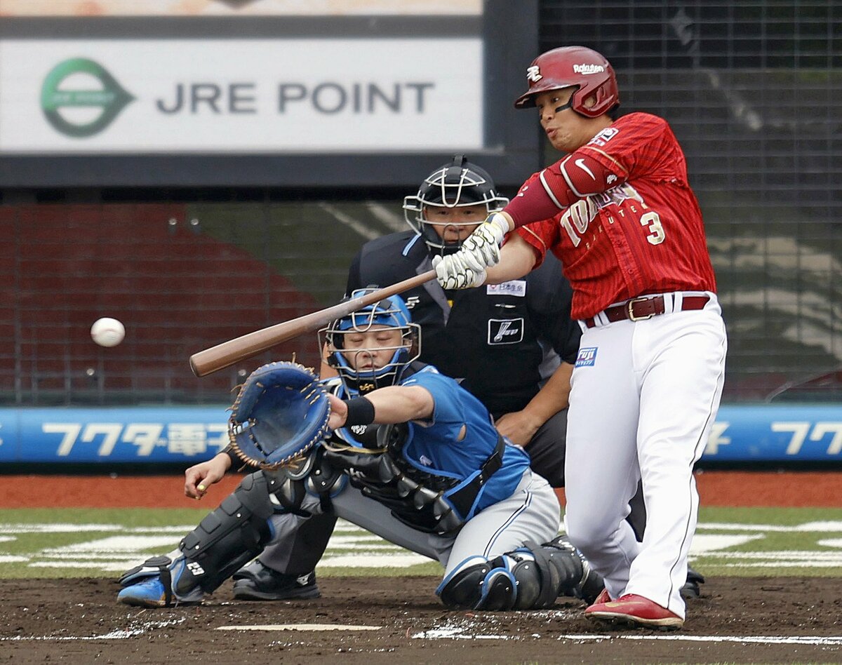 Asamura records 2,000th career hit in Rakuten's win