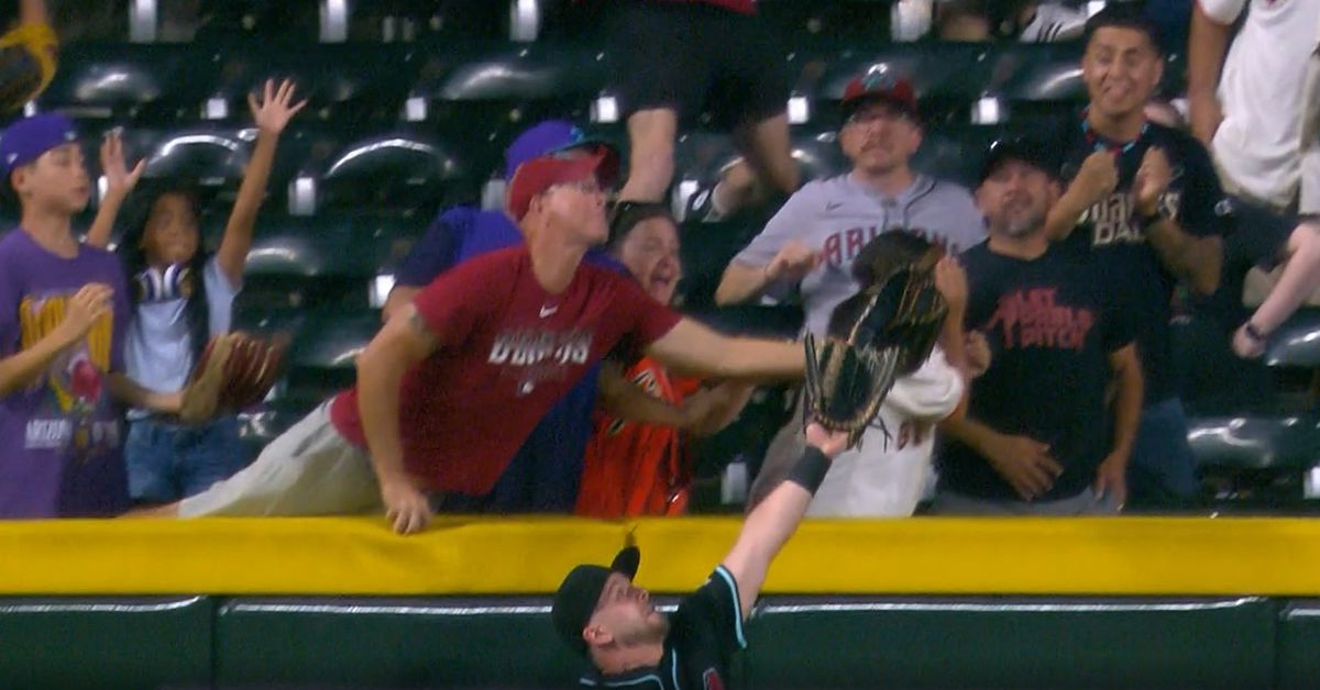 Diamondbacks 4, Giants 2: Fan Service