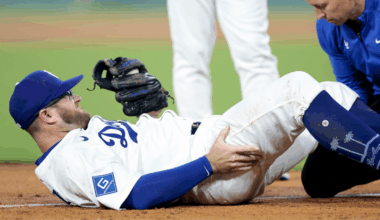 Max Muncy injury: Dodgers infielder (knee) helped off field, set for MRI after nasty collision at third base