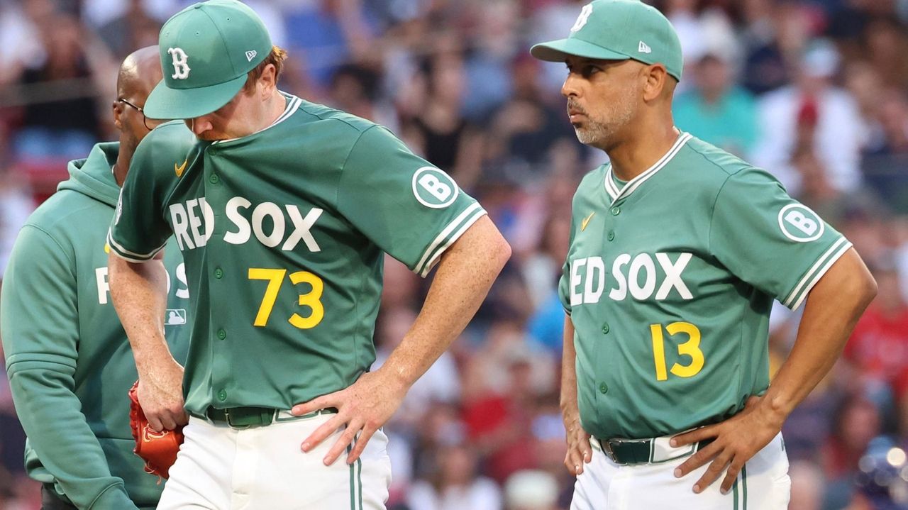 Red Sox starter Hunter Dobbins leaves game vs. Tampa Bay due to right knee pain after put-out