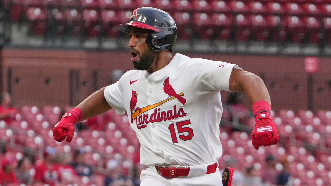 Fermín hits first major league homer to break tie in the Cardinals' victory over the Braves