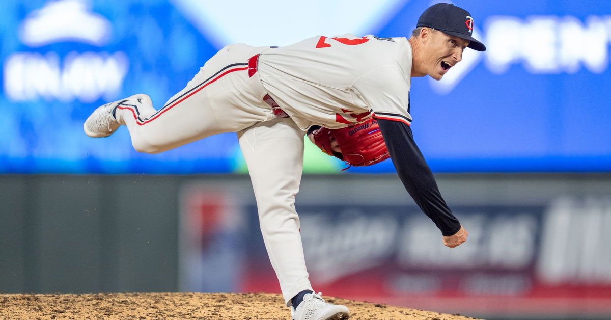 Cubs reportedly interested in pair of Twins relievers