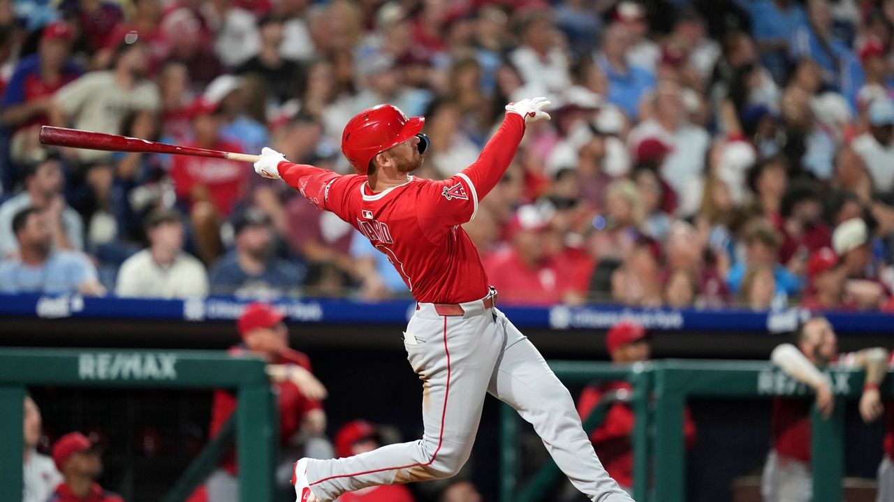 Ward's go-ahead homer leads Angels past Phillies 6-5