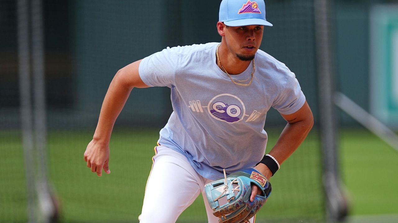 Gold Glove shortstop Ezequiel Tovar back in Rockies' lineup after oblique injury