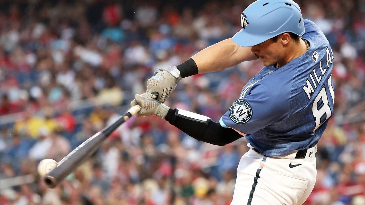 Lowe homers as Nationals defeat Padres 4-2 to snap 5-game skid