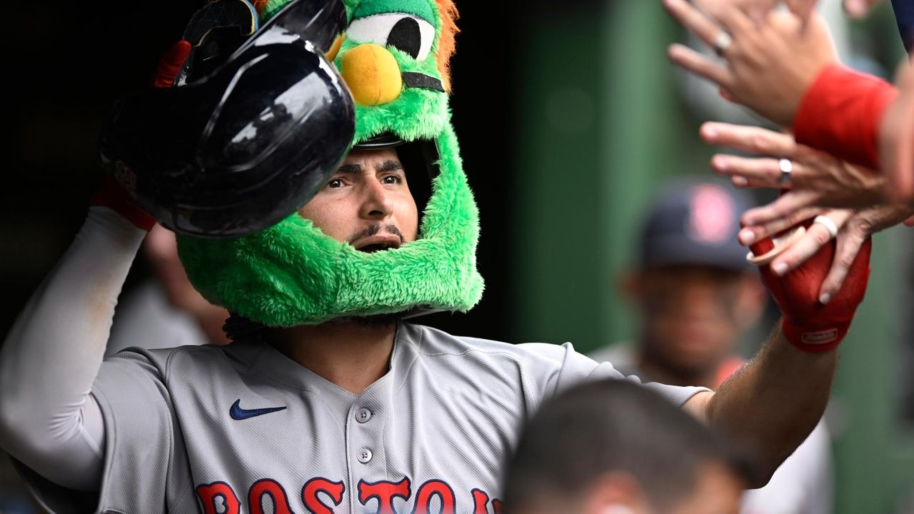 Wilyer Abreu homers twice as the Red Sox beat the Cubs 6-1 to avoid a sweep