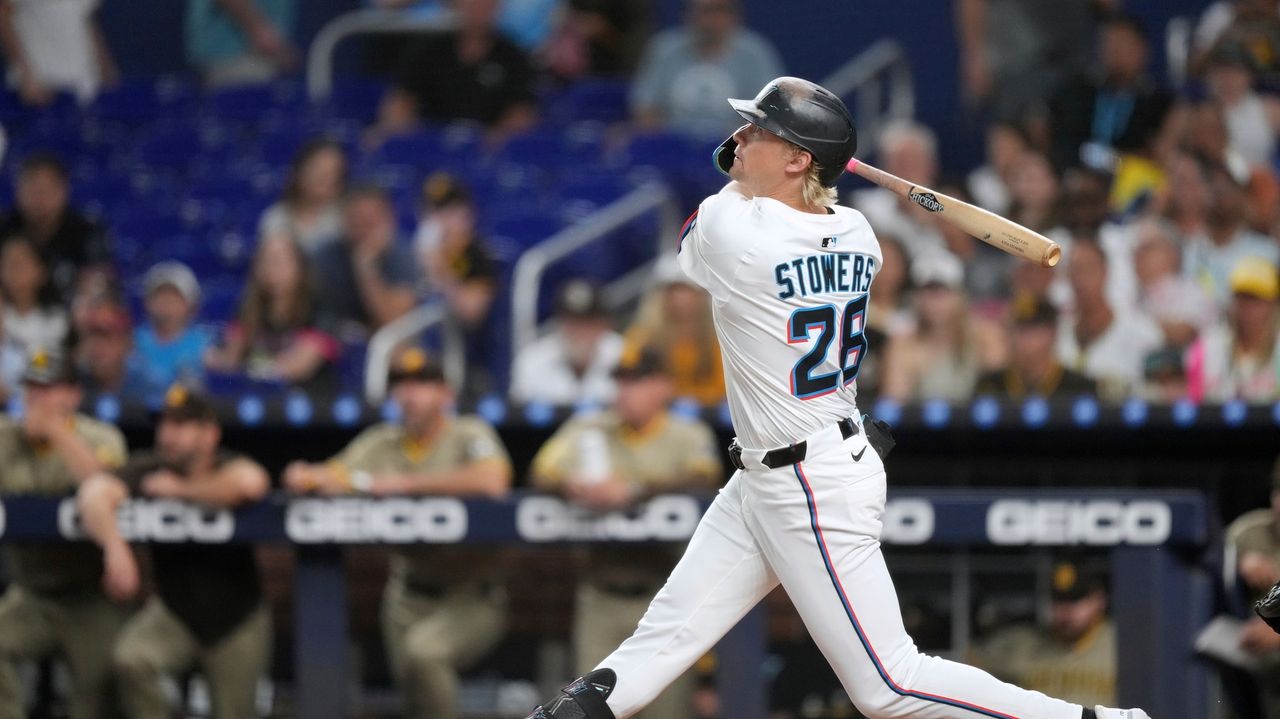 Marlins hold off late Padres' rally in 4-3 win