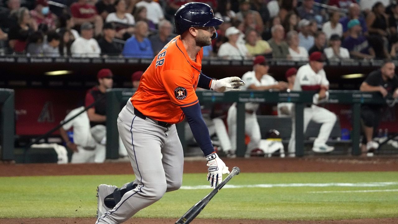 Walker's clutch hit in the ninth lifts Astros over Diamondbacks for sweep