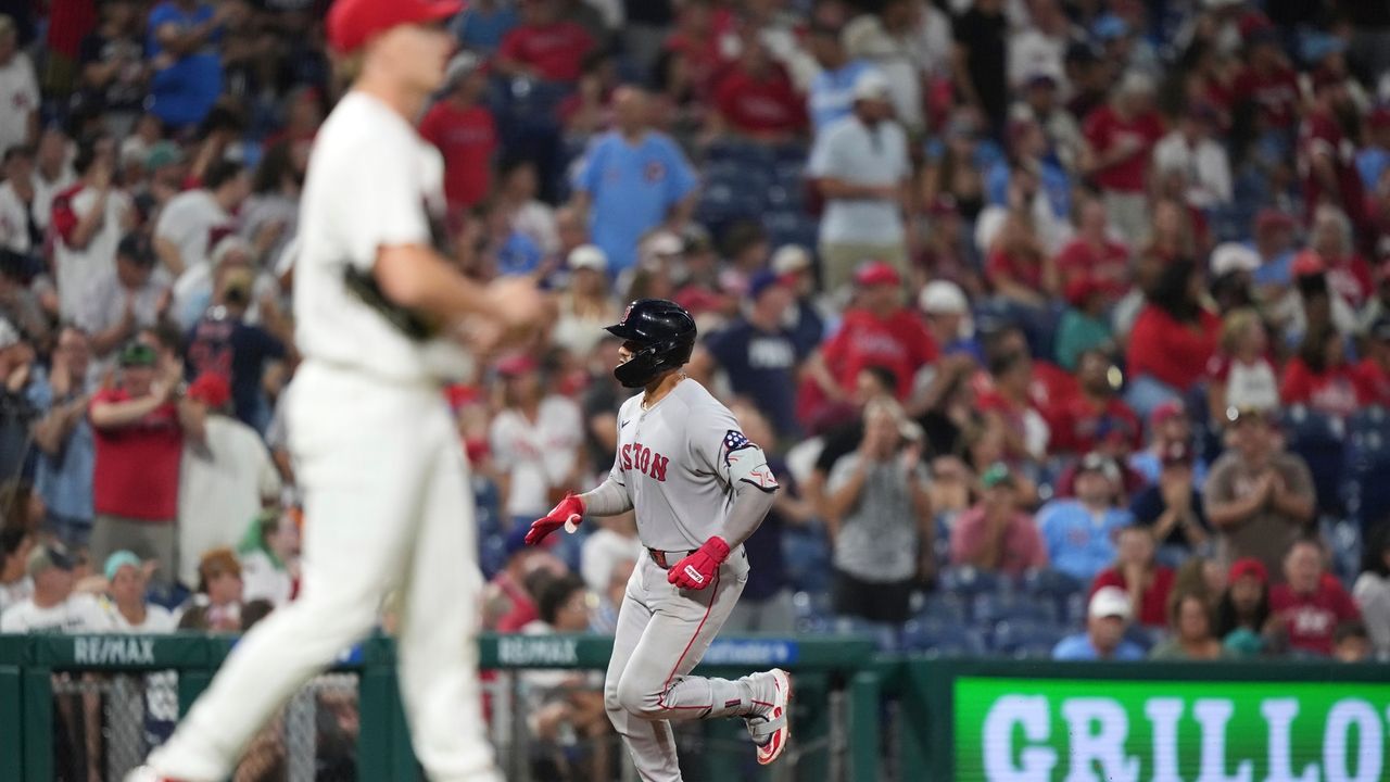 Carlos Narváez's 11th-inning 2-run homer lifts Red Sox over Phillies 9-8
