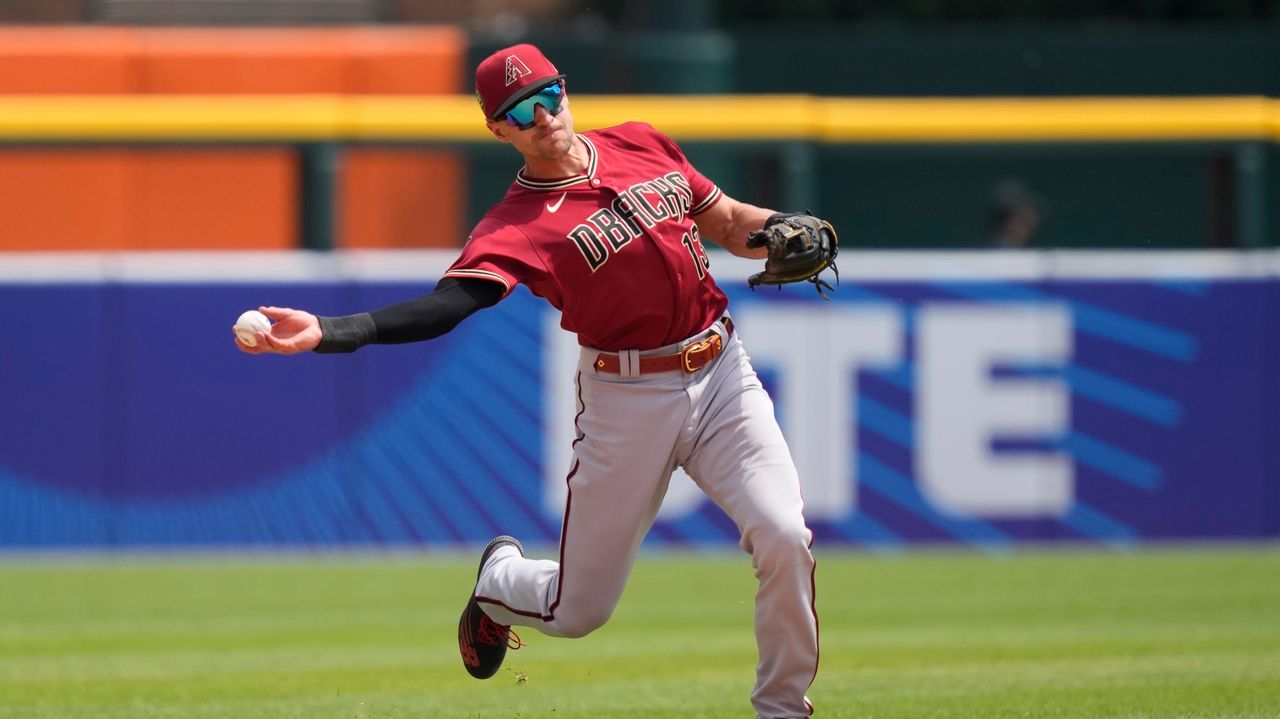 2-time Gold Glove shortstop Nick Ahmed announces retirement on social media