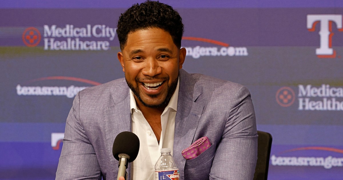 Texas Rangers legend Elvis Andrus runs in the dot race at Globe Life Field