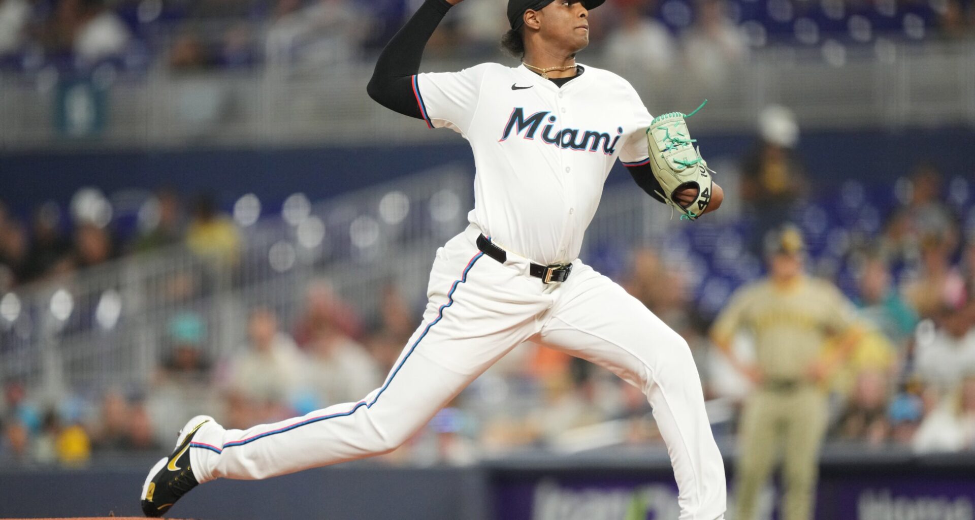 Cubs Showing Interest in Two Starting Pitchers and Reliever