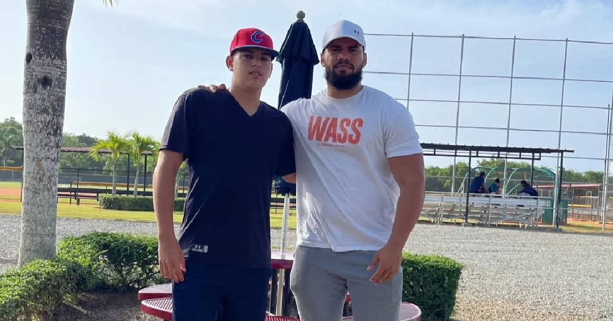 Cuban promise Osniel Castillo signs contract with the Chicago White Sox