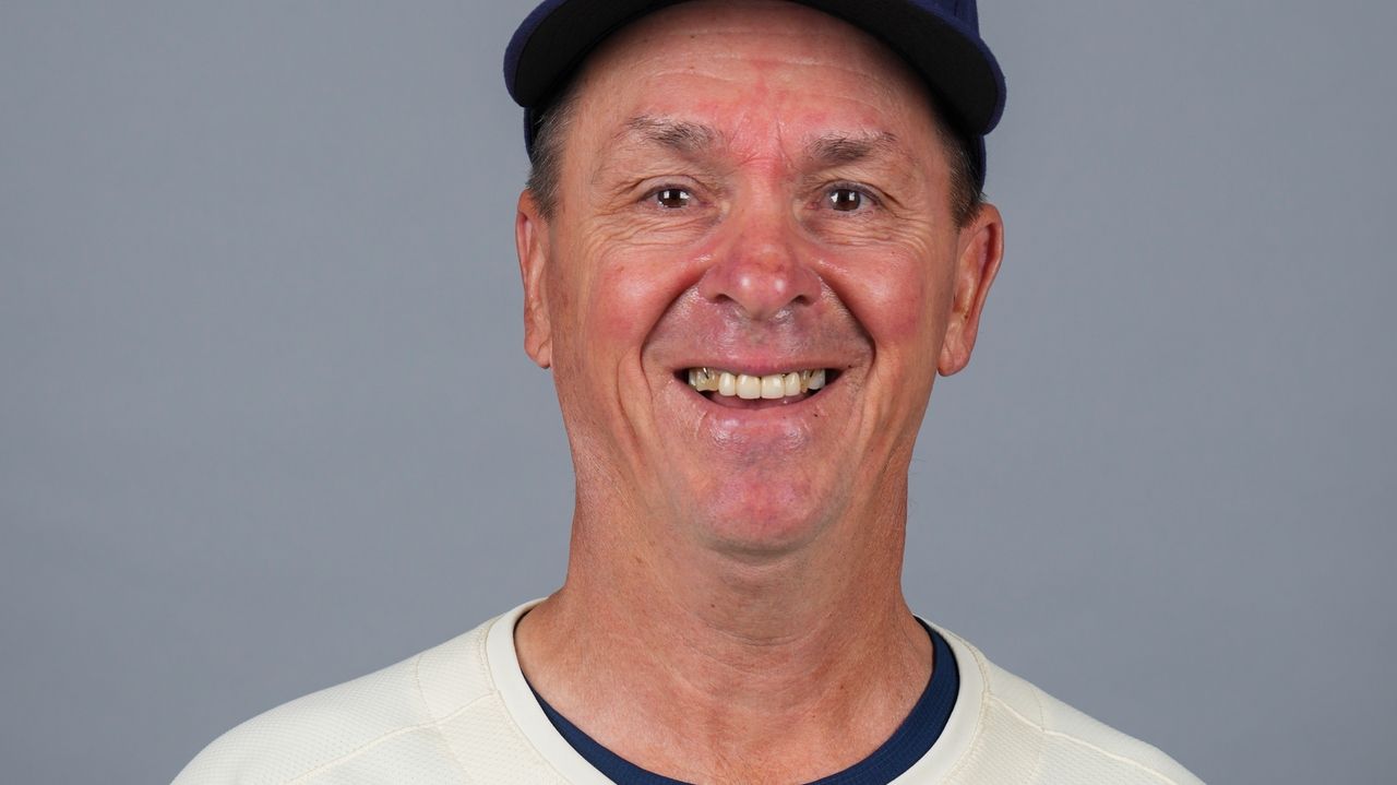Brewers hitting coach Al LeBoeuf returns to team after cancer surgery