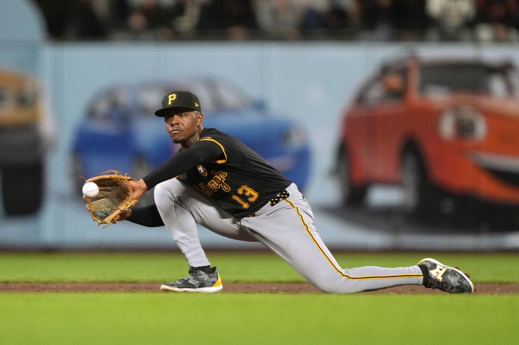 Reds acquiring Ke'Bryan Hayes from Pirates before MLB trade deadline