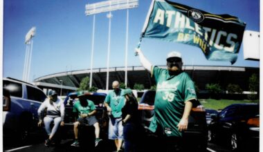 Oakland A's fans say goodbye to the Coliseum and their team