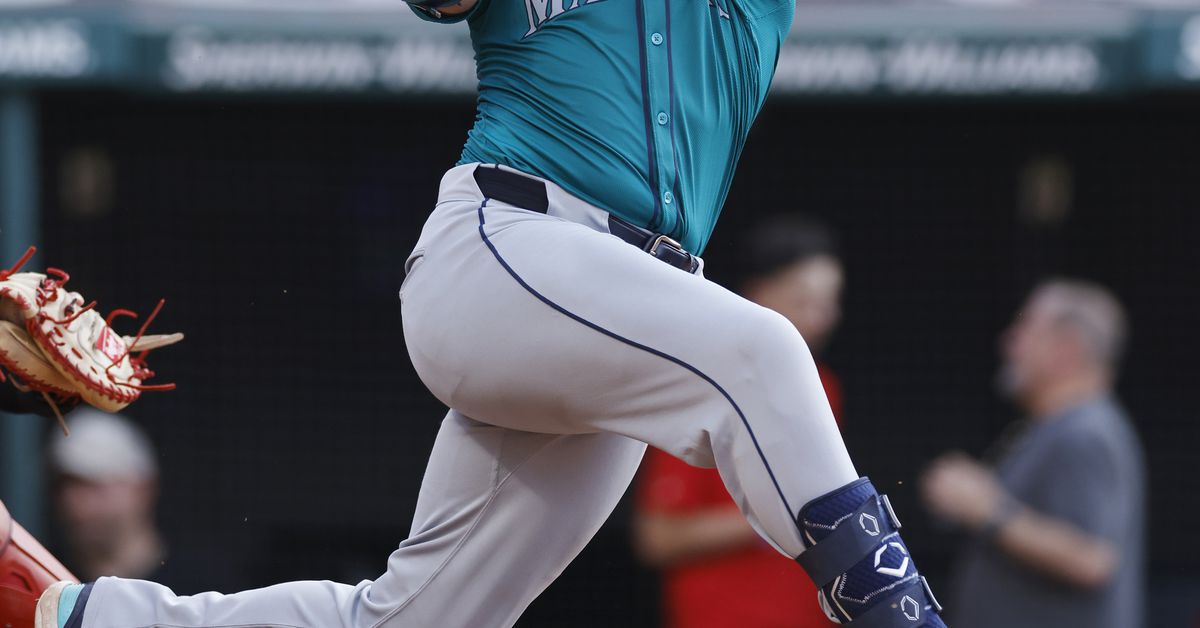 Mariners players celebrated Cal Raleigh’s ‘Big Dumper’ with butt-themed walk-up music