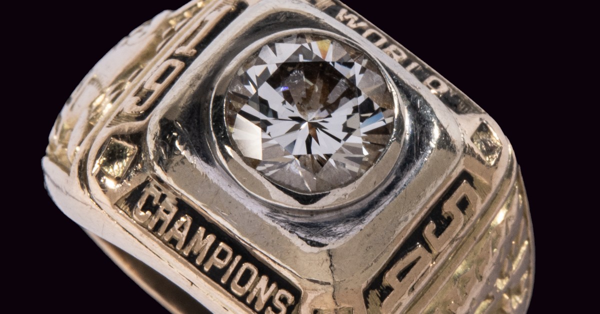 Willie Mays' collection is going to auction. Here's what's available