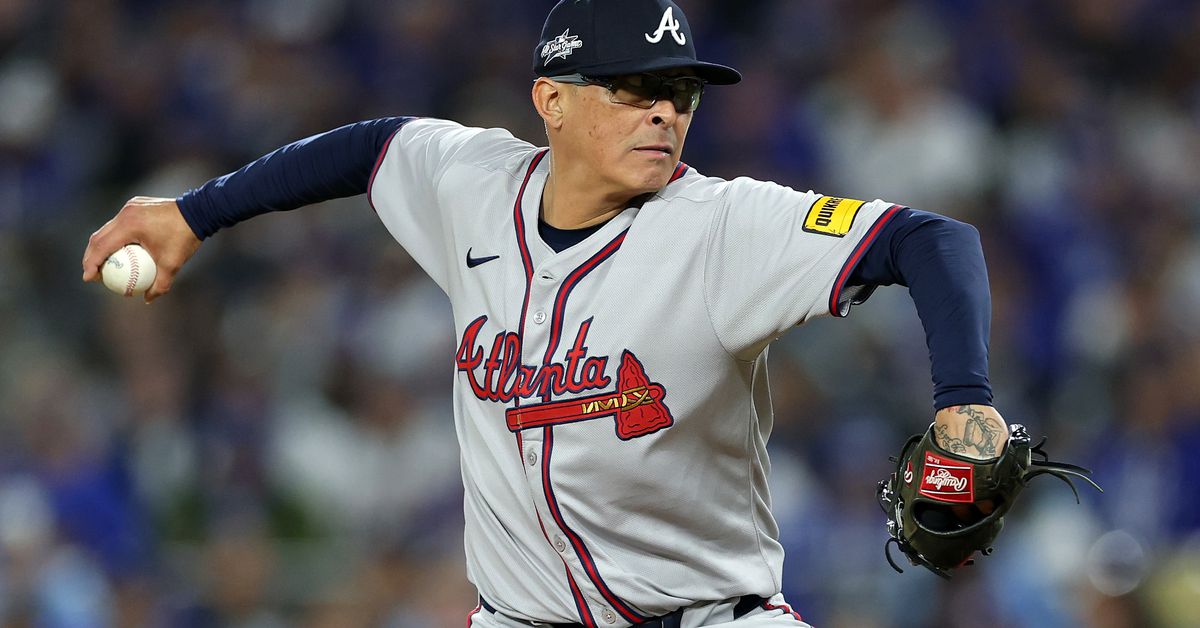 Braves add Jesse Chavez, option Dylan Dodd