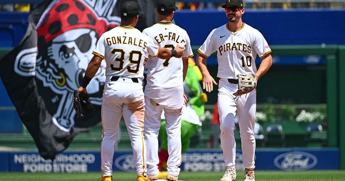 Pirates make major history in sweep vs. Cardinals