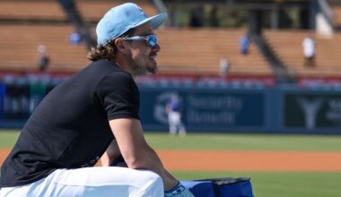 Dodgers news: Kiké Hernández has elbow injury, team played short Sunday