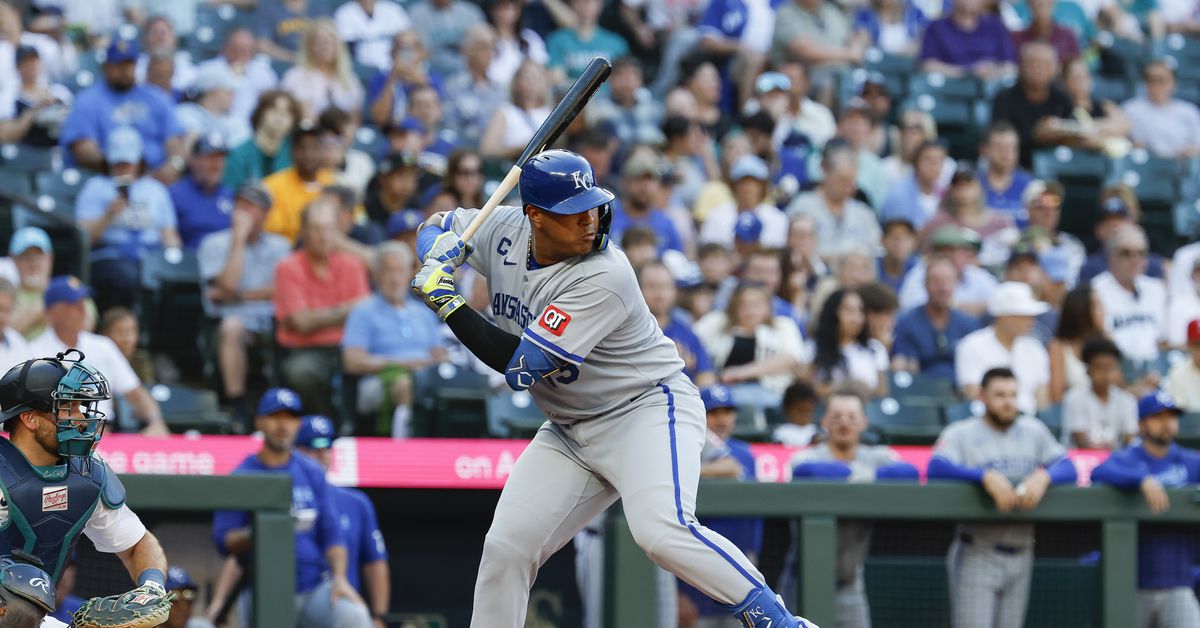 Salvy sparks offense in 6-3 win in Seattle