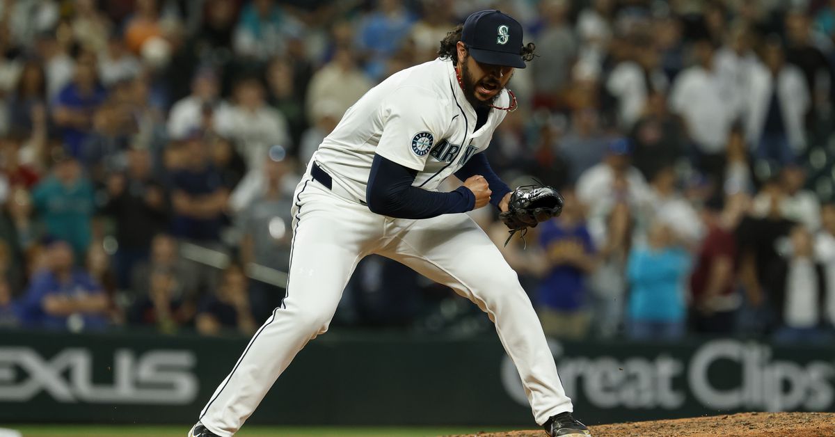 Seattle Mariners clutch up, clutch tightly to 3-2 comeback victory over Kansas City Royals