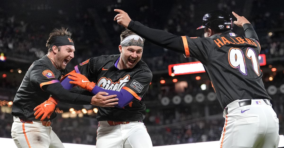 SF Giants defeat Phillies on catcher’s inside-the-park home run