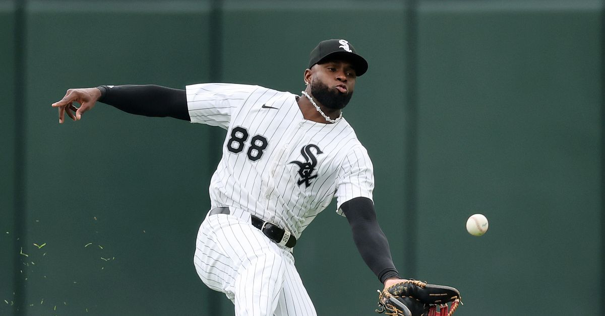 Report: Dodgers in the mix for Luis Robert Jr.