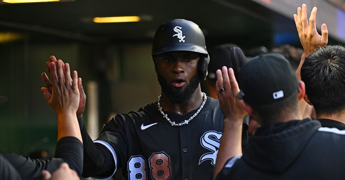Chicago White Sox Scores & Standings: Tauchman and Sosa lead the White Sox convoy to 10-4 (rubber ducky) win over Pirates