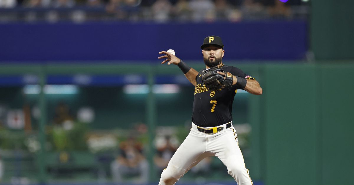 MLB trade rumors: Giants reportedly interested in Pirates infielder