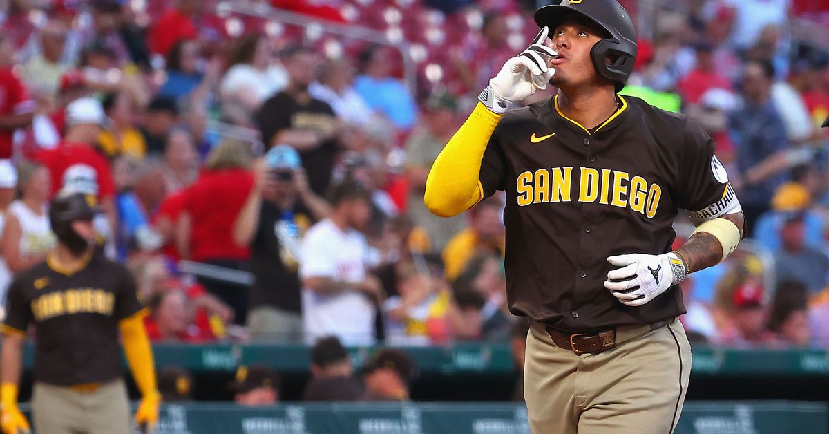 Padres trending in wrong direction in postseason race