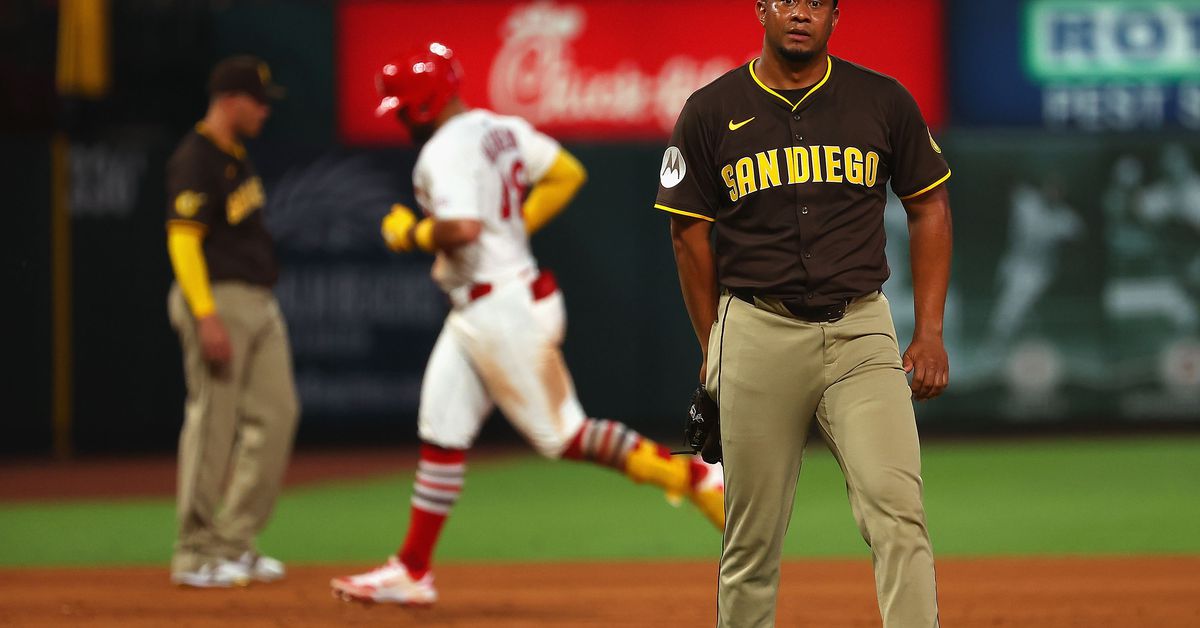 Padres lose slugfest to Cardinals