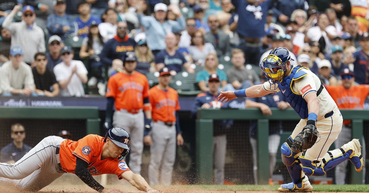 Astros punch back, beat Seattle 11-3 in series finale