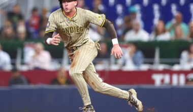 Ninth inning rally by Padres comes up short