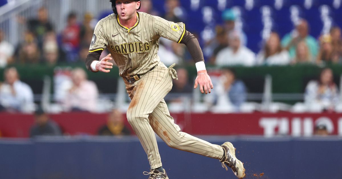 Ninth inning rally by Padres comes up short