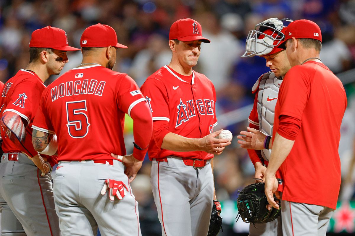 Kyle Hendricks #28 of the Los Angeles Angels is removed during a pitch change against the New York Mets at Citi Field on July 22, 2025 in Flushing, NY. Kyle Hendricks #28 of the Los Angeles Angels is removed during a pitch change against the New York Mets at Citi Field on July 22, 2025 in Flushing, NY.