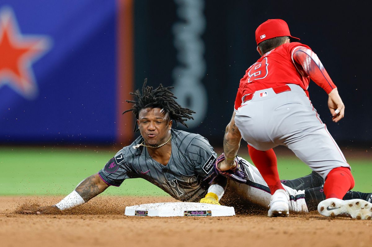 Luisangel Acuna #2 of the New York Mets steals second base against the Los Angeles Angels at Citi Field on July 22, 2025 in Flushing, NY. Luisangel Acuna #2 of the New York Mets steals second base against the Los Angeles Angels at Citi Field on July 22, 2025 in Flushing, NY.