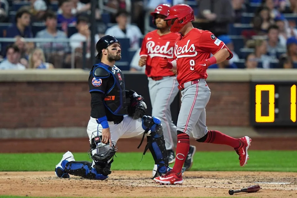 New York Mets catcher Luis Torrens, left, reacts as Cincinnati Reds’ Matt McLain reaches home plate after hitting a two-run home run during the fifth inning of a baseball game Friday, July 18, 2025, in New York. AP