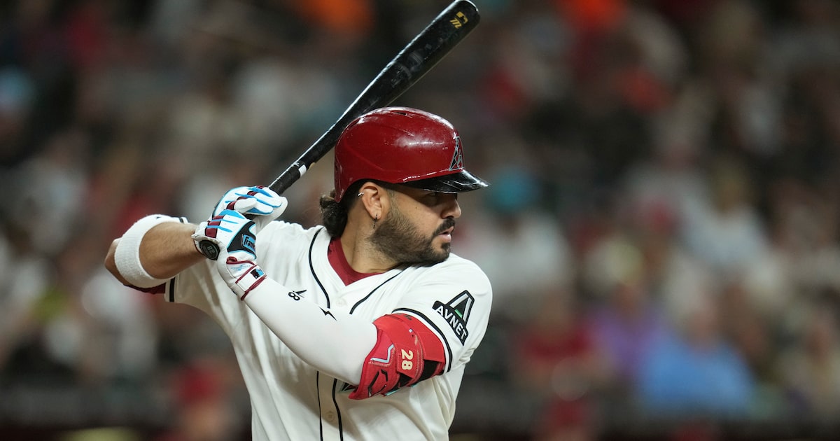 Seattle Mariners acquire INF Eugenio Suárez from Arizona Diamondbacks, per report
