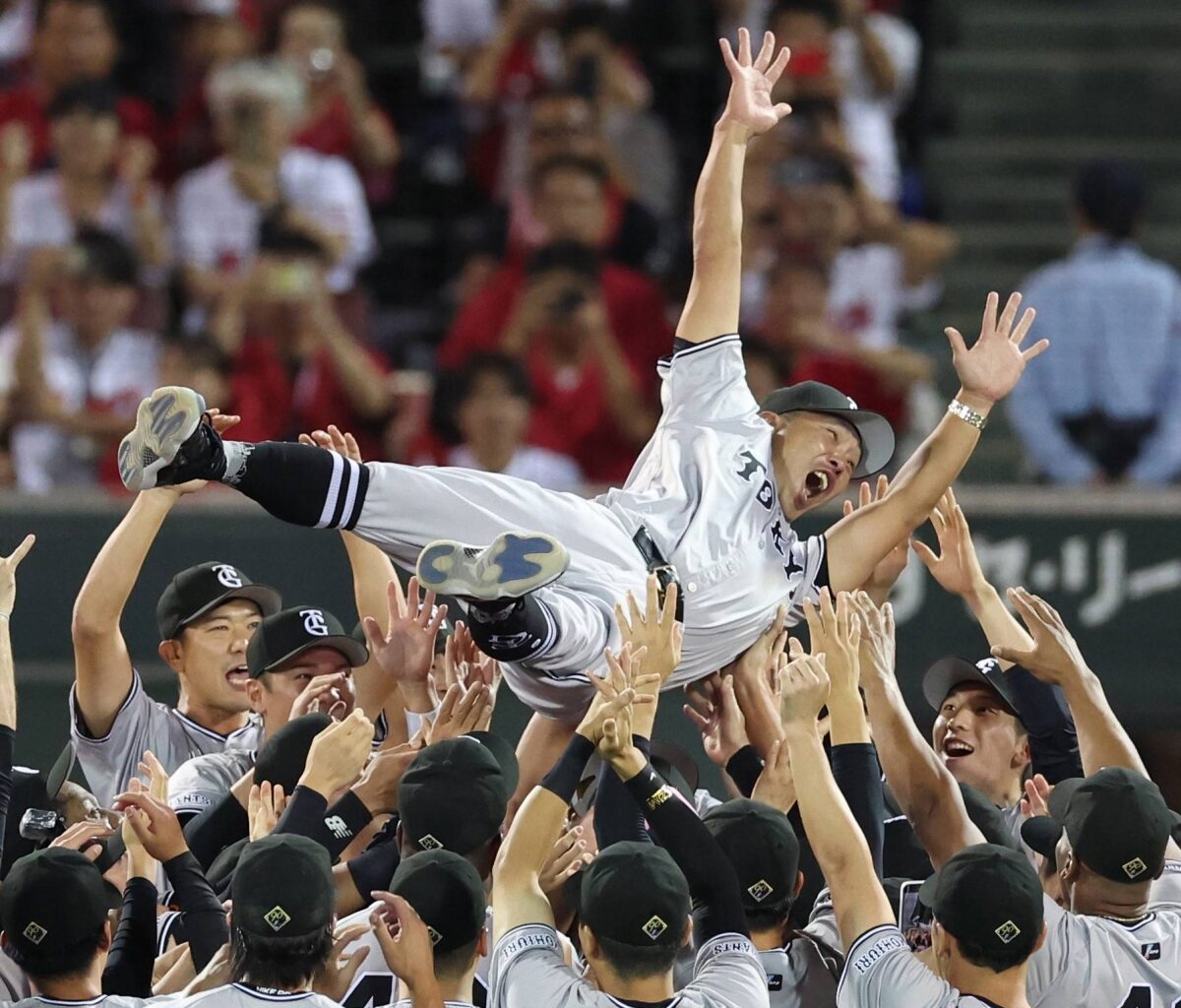 Giants clinch Central League pennant after tough season-long battle